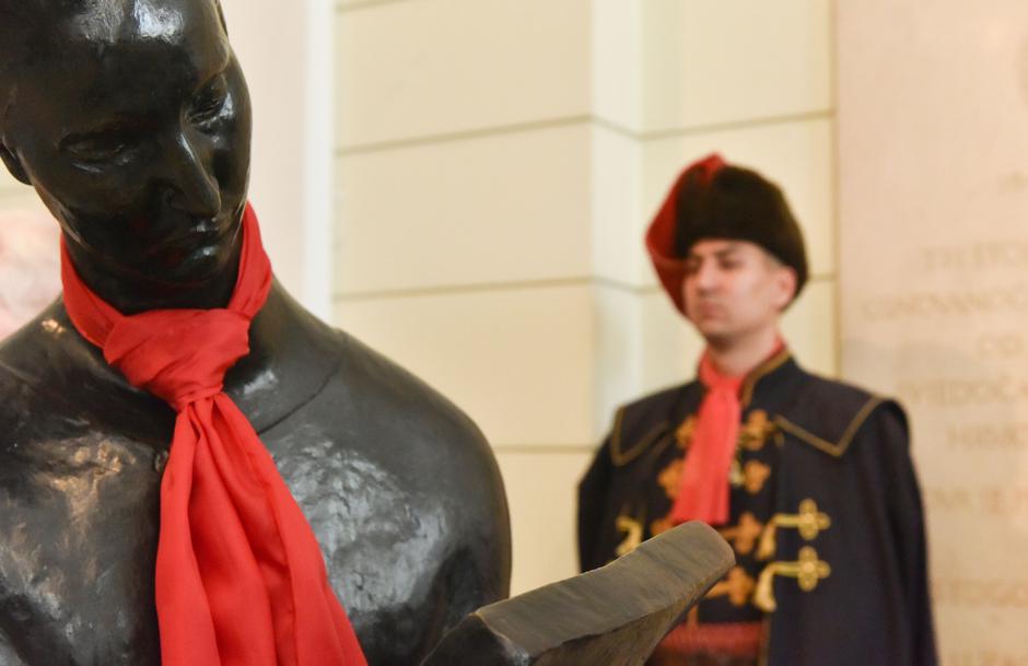 Otvorena "Priča o kravati", zajednička izložba Academia Caravtice i Sveučilšta u Zagrebu