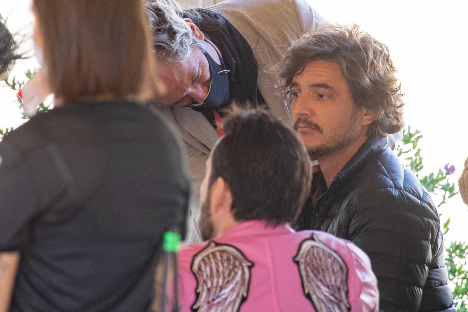  U pravilu, Cage se obračunava s egoističnim Cageom s početka 90-ih kojeg optužuje da je kriv za cijeli niz loših filmova koje je snimio te koji su ga doveli na B listu popularnosti, te ruba bankrota. 