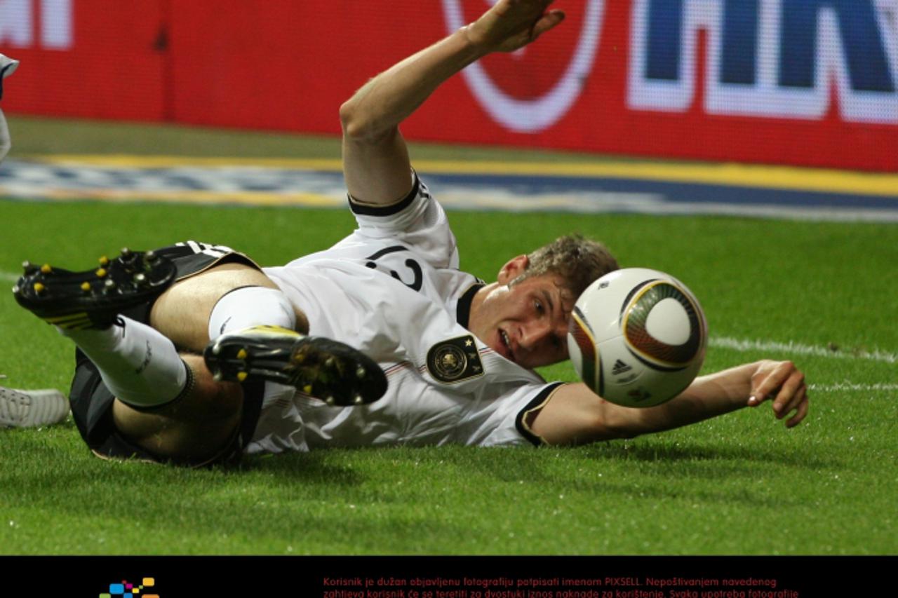 'Fussball, Laenderspiel, Deutschland-Bosnien-Herzegowina, 03.06.2010,  Frankfurt am Main,  Thomas MA\\u03031\\u20444ller, DEutschland,  Frankfurt, 03.06.2010, International Friendly, Germany - Bosnia,