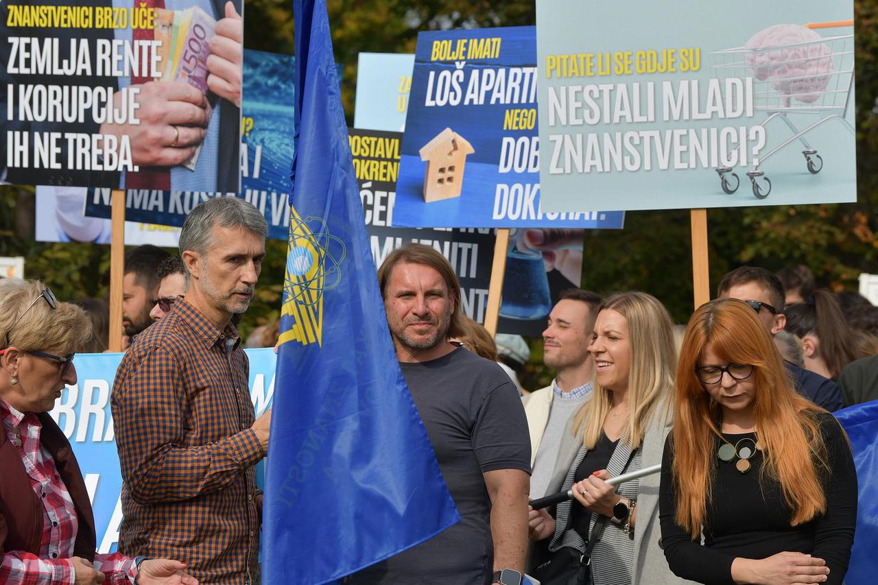 Zagreb: Održan prosvjedni skup ‘Mladi u znanosti - visokoobrazovani, nisko plaćeni'  