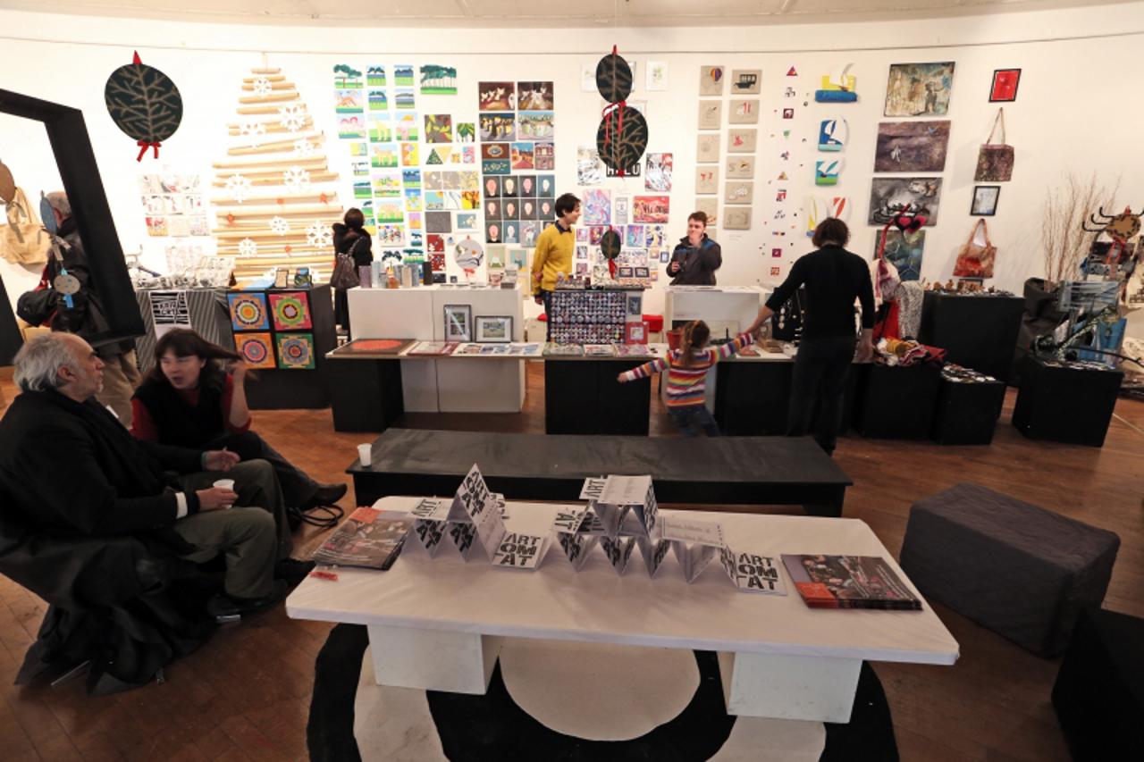 '14.12.2012.,  Zagreb - Artomat , sajam nekonvencionalnih bozicnih poklona i umjetnina u HDLU. Photo: Jurica Galoic/PIXSELL'