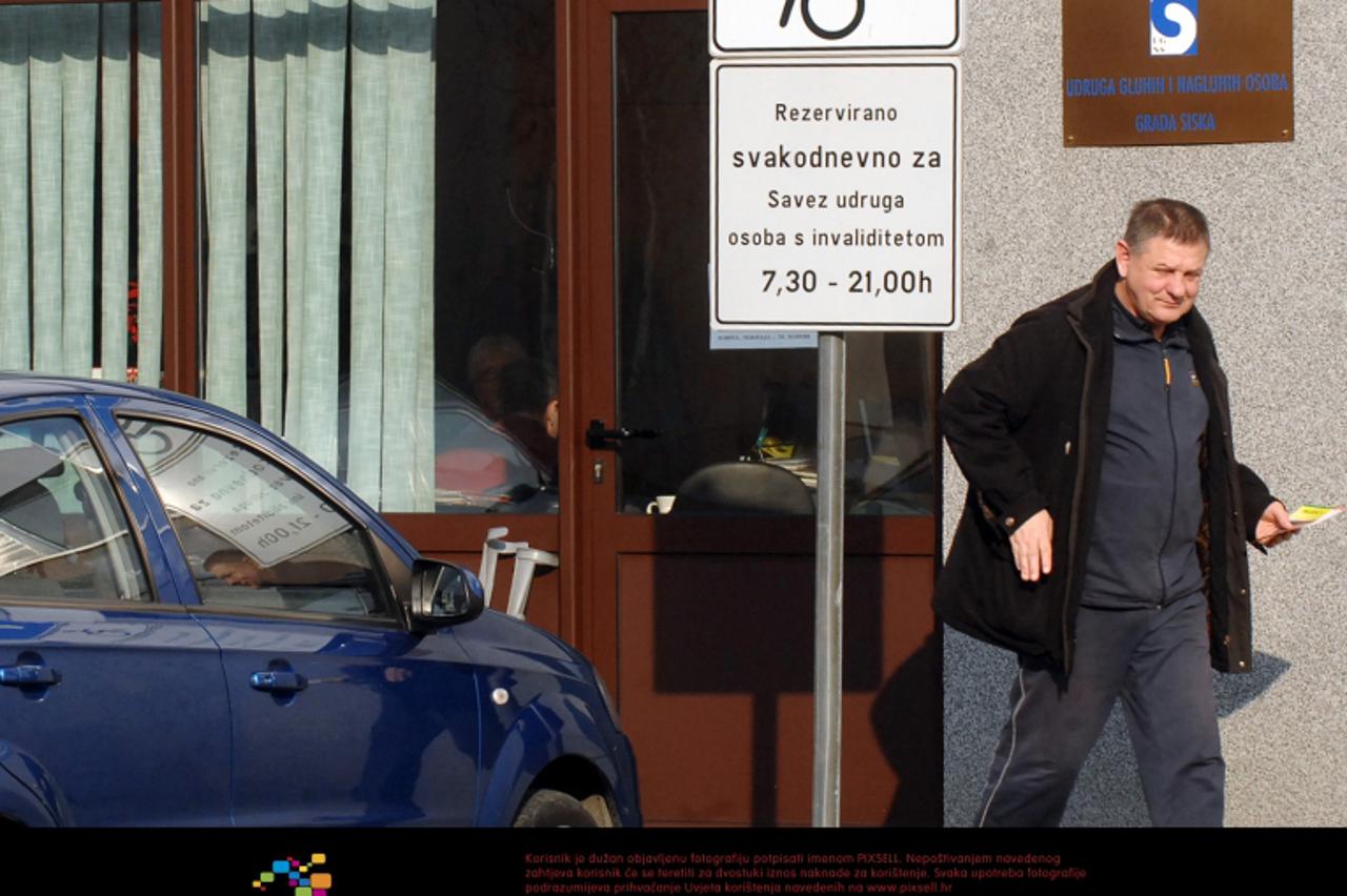 \'02.02.2012., Sisak - Troje zaposlenih u Savezu udruga osoba s invaliditetom godisnje prima 700 tisuca kuna place. Photo: Nikola Cutuk/PIXSELL\'