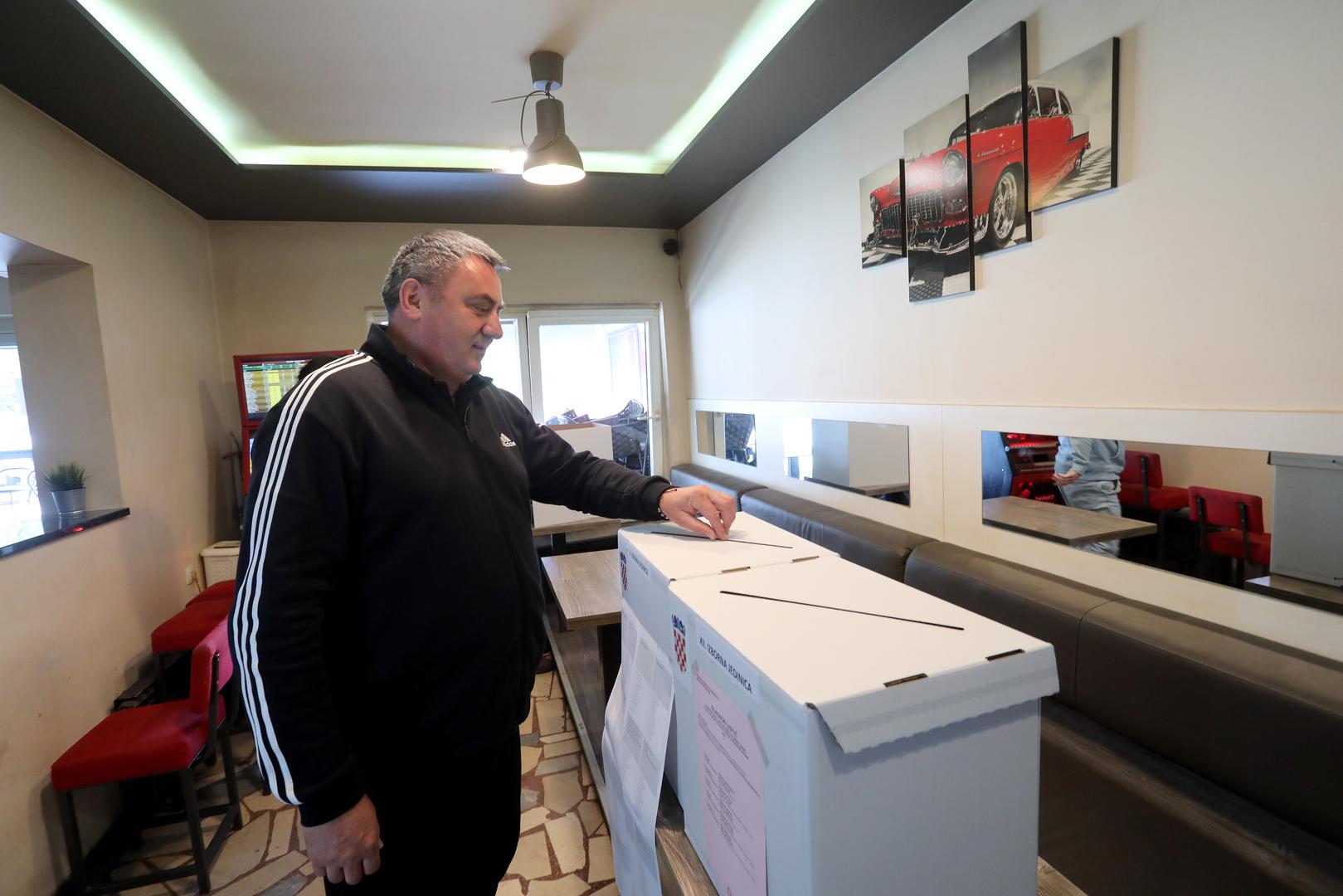 Biralište u Kozinščaku kod Dugog Sela smješteno u kafić "Livno"