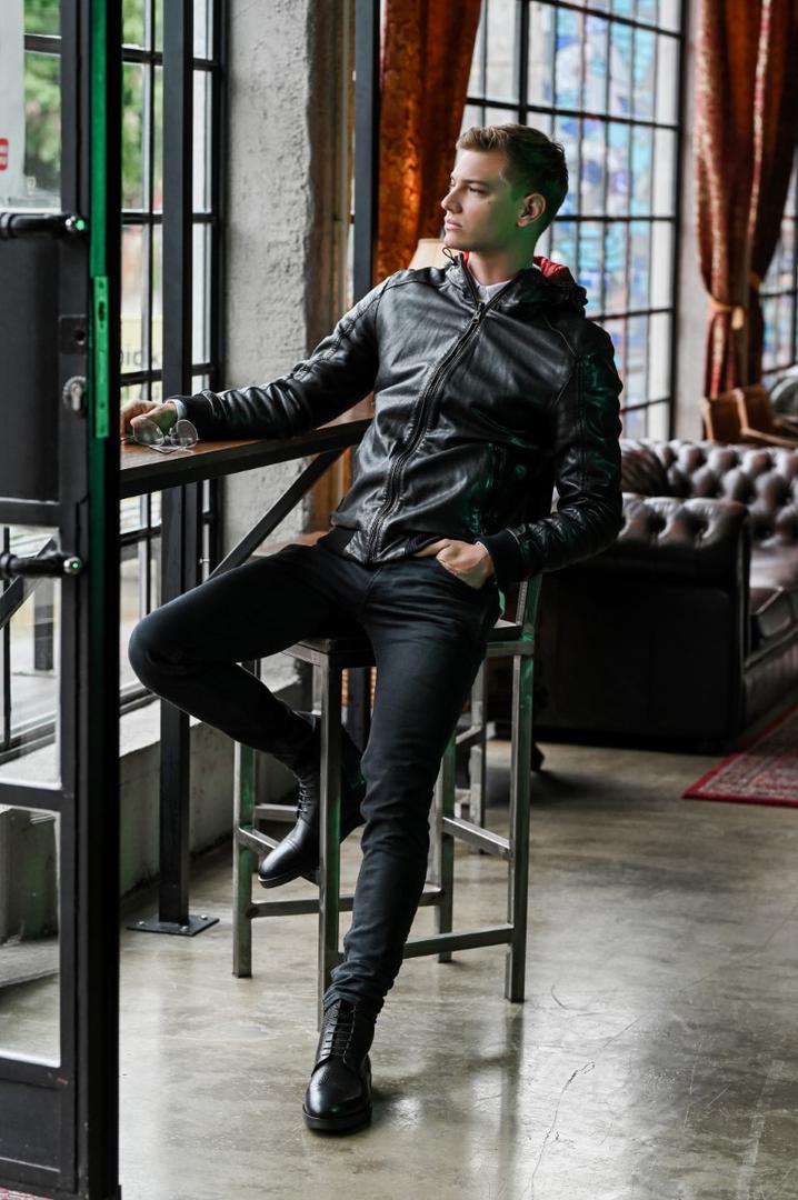 Replay traperice, prije 1.100,00 kn – 30% sada 770,00 kn
Europa 92 kožna jakna, prije 1.599,00 kn -30% sada 1.119,00 kn
Hugo boss čizme, prije 2.190,00 kn -30% 1.533,00 kn
Optotim, Dior dioptrijske naočale, prije 2.432,00 kn -30% sada 1.702,00 kn
