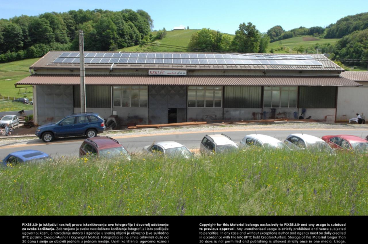 '13.05.2013., Klenovec Humski - Otvorena je prva suncana elektrana u Krapinsko-zagorskoj zupaniji koja je postavljena na krov poduzeca Krklec metal, vlasnika Ivana Krkleca. Snaga fotonaponske elektran