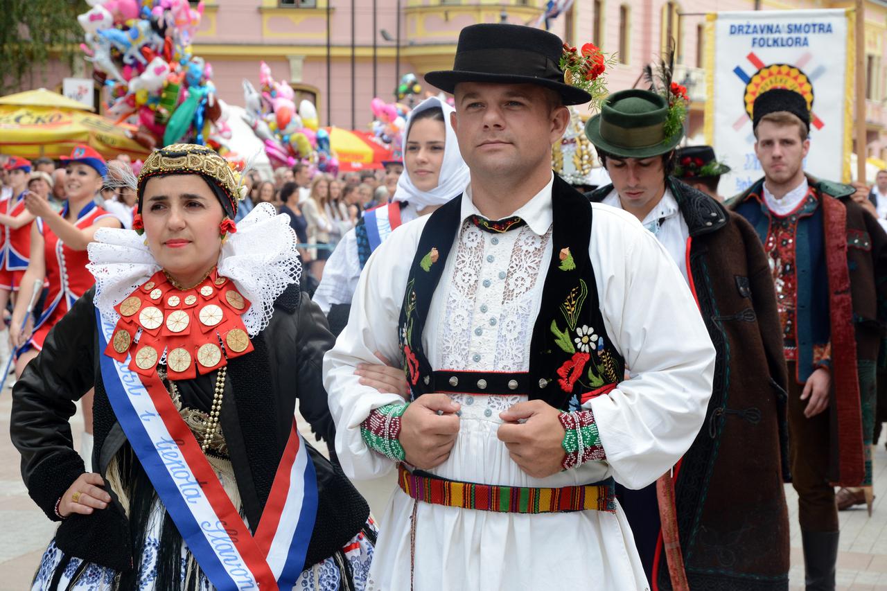 21.09.2014., Vinkovci - Gradskim ulicama prodefilirao svecani mimohod 49. Vinkovackih jeseni.  Photo: Goran Ferbezar/PIXSELL