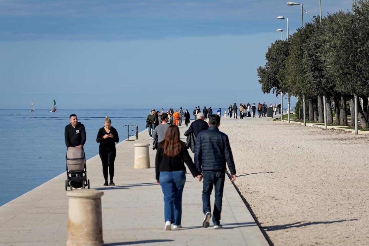 Zadar: Sunčana nedjelja u gradu