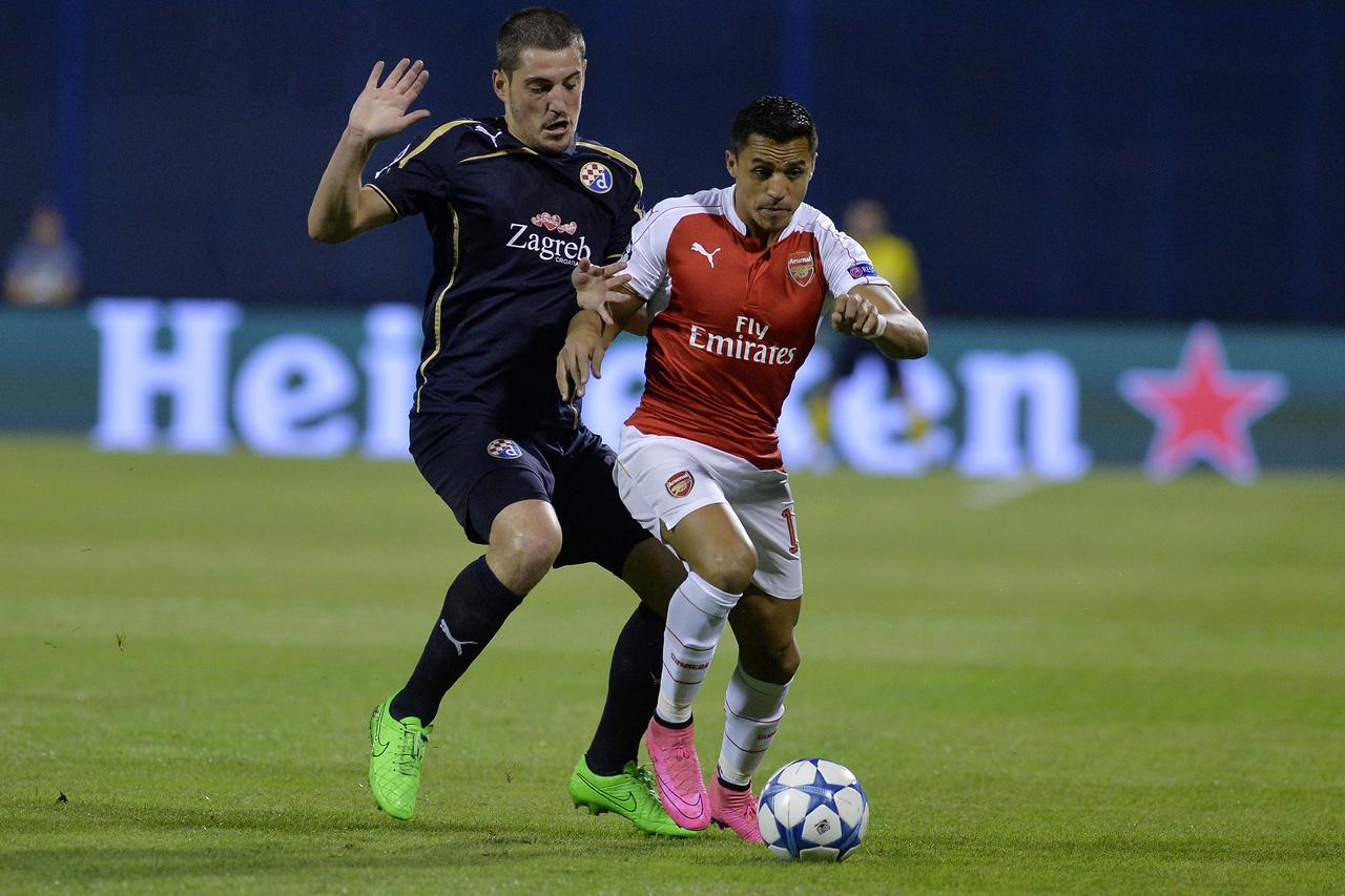 Arijan Ademi, Alexis Sanchez