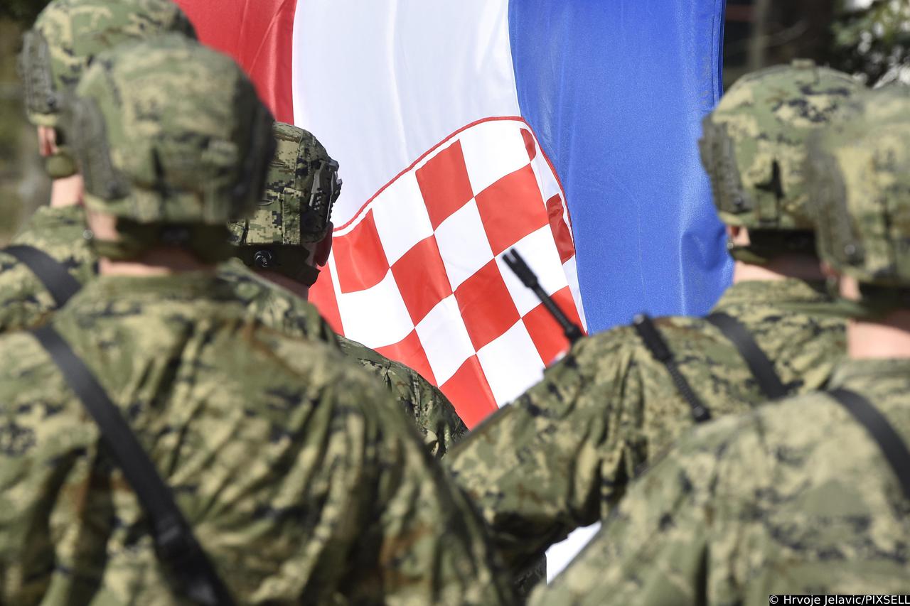 Knin: Svečana prisega ročnika na temeljnom vojnom osposobljavanju