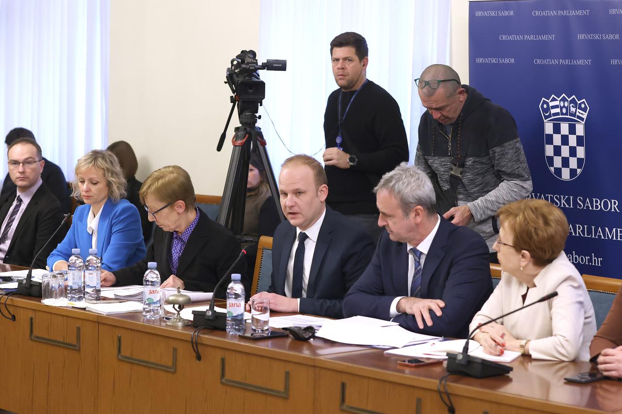 storyeditor/2024-01-17/PXL_170124_108691918-1.jpg