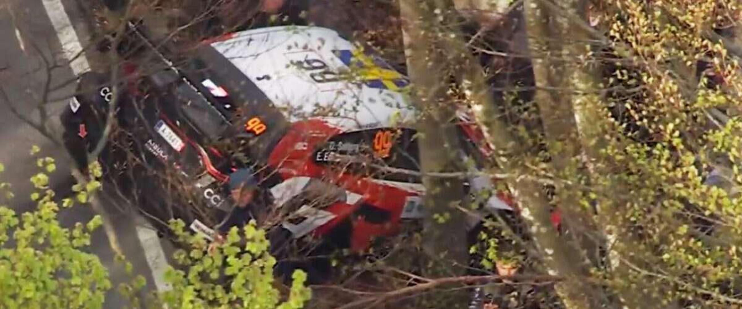 Danas se Solberg izvrtio se na stazi već na prvom brzincu, udario o kameni zid pa odustao od borbe za bodove na Croatia Rallyu. Okupljeni gledatelji pomogli su mu izvući auto kada je sletio s ceste.