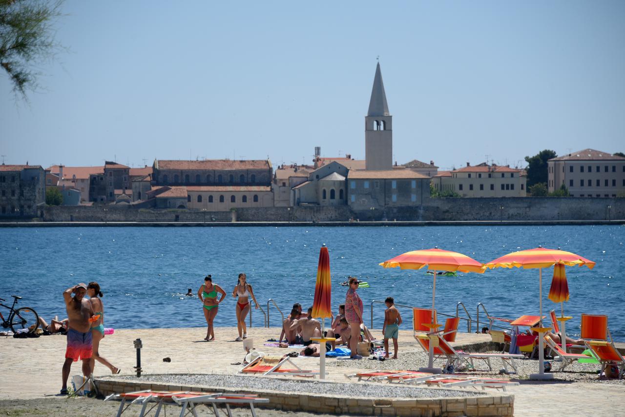 Plaža Borik u Pore?u