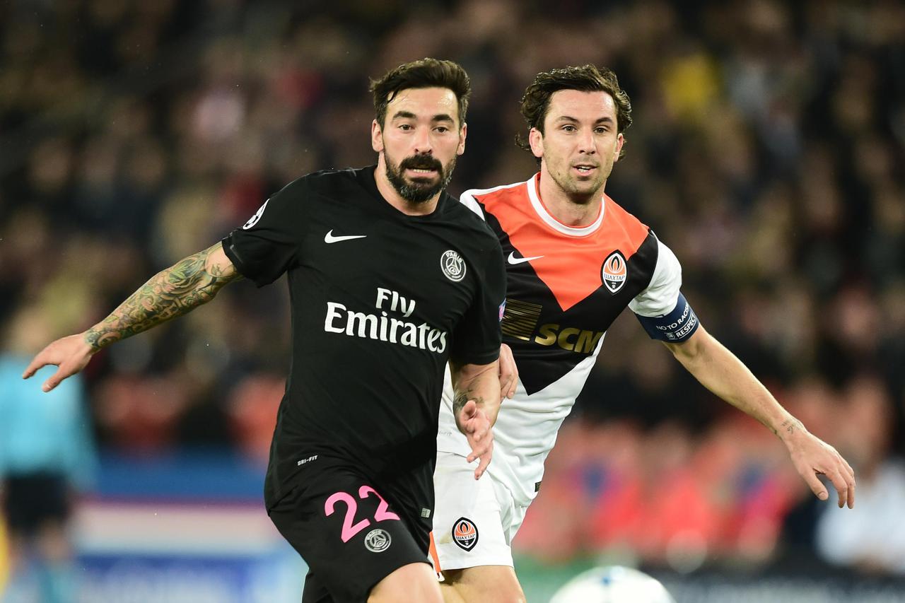 Paris Saint-Germain v Shakhtar Donetsk - UEFA Champions League - Group A - Parc des PrincesParis Saint-Germain's Ezequiel Lavezzi (left) and Shakhtar Donetsk's Darijo Srna (right) battle for the ballAdam Davy Photo: Press Association/PIXSELL