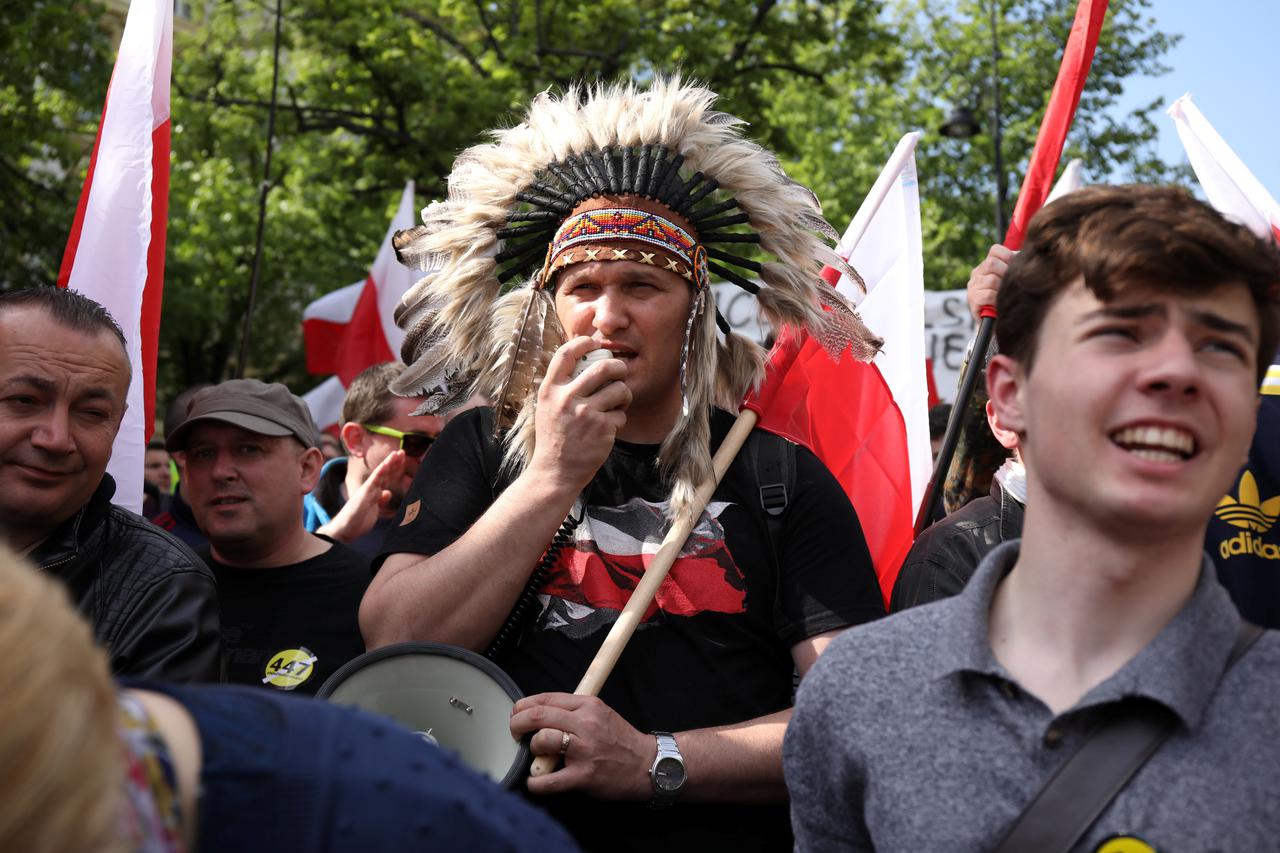 Bivši premijer Kaczyński pokušao je minimalizirati štetu najavljujući teže kazne za zlostavljače djece, no njegova je stranka pretrpjela veliki pad popularnosti