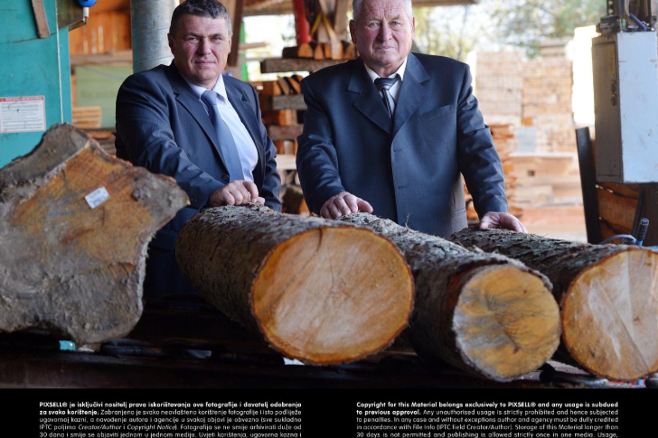 '25.10.2013., Varazdinske Toplice - Pilana i stolarija obitelji Ratkovic lani je dobila nagradu za najuspjesnijeg malog poduzetnika. Vlasnik Miljenko Ratkovic i otac Ivan koji je tvrtku 0osnovao prije