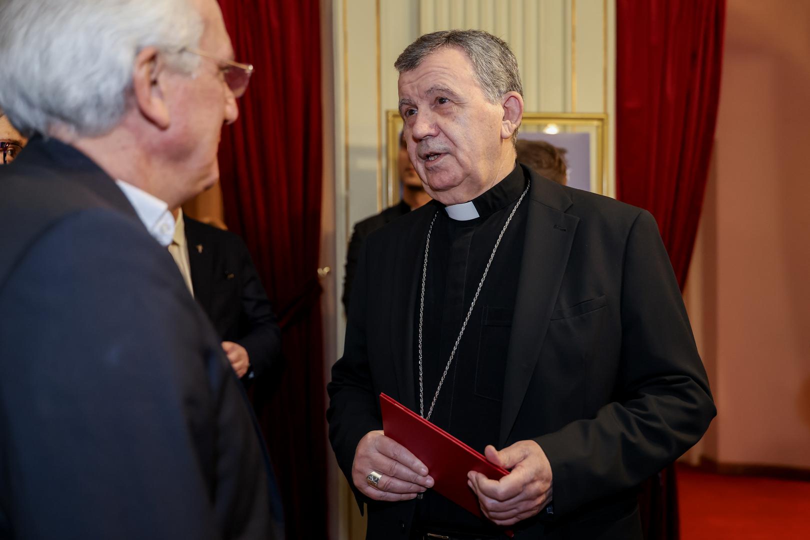 Mons. Tomo Vukšić vrhbosanski nadbiskup koji sa zagrebačkim nadbiskupom potpisuje proslov Biblije