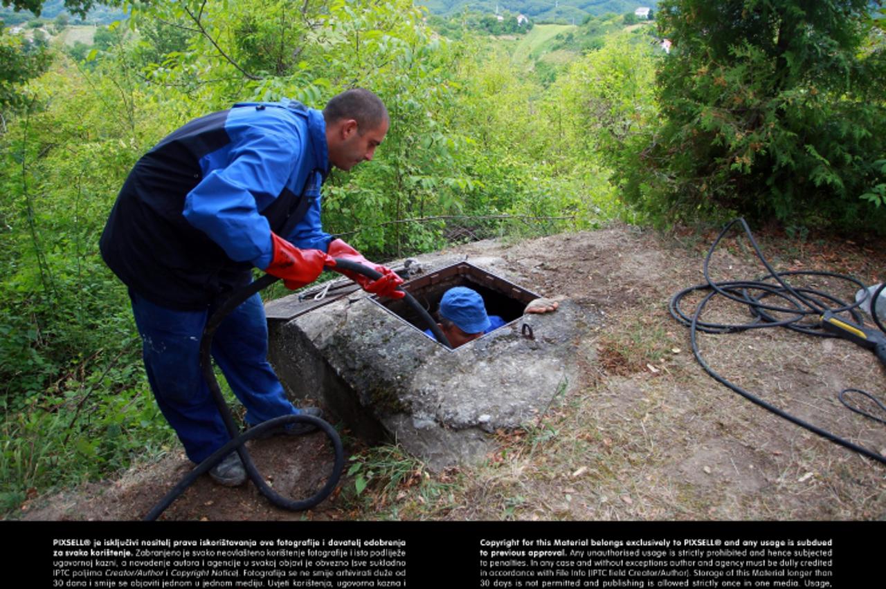 '20.08.2013., Zagreb - U selu Glavnica Gornja pronadjeno je mrtvo tijelo Sinise Malcica. Tijelo se nalazilo u vodocrpilistu iz kojeg se vodom opskrbljuje Glavnica Gornja. Djelatnici zagrebackih voda s