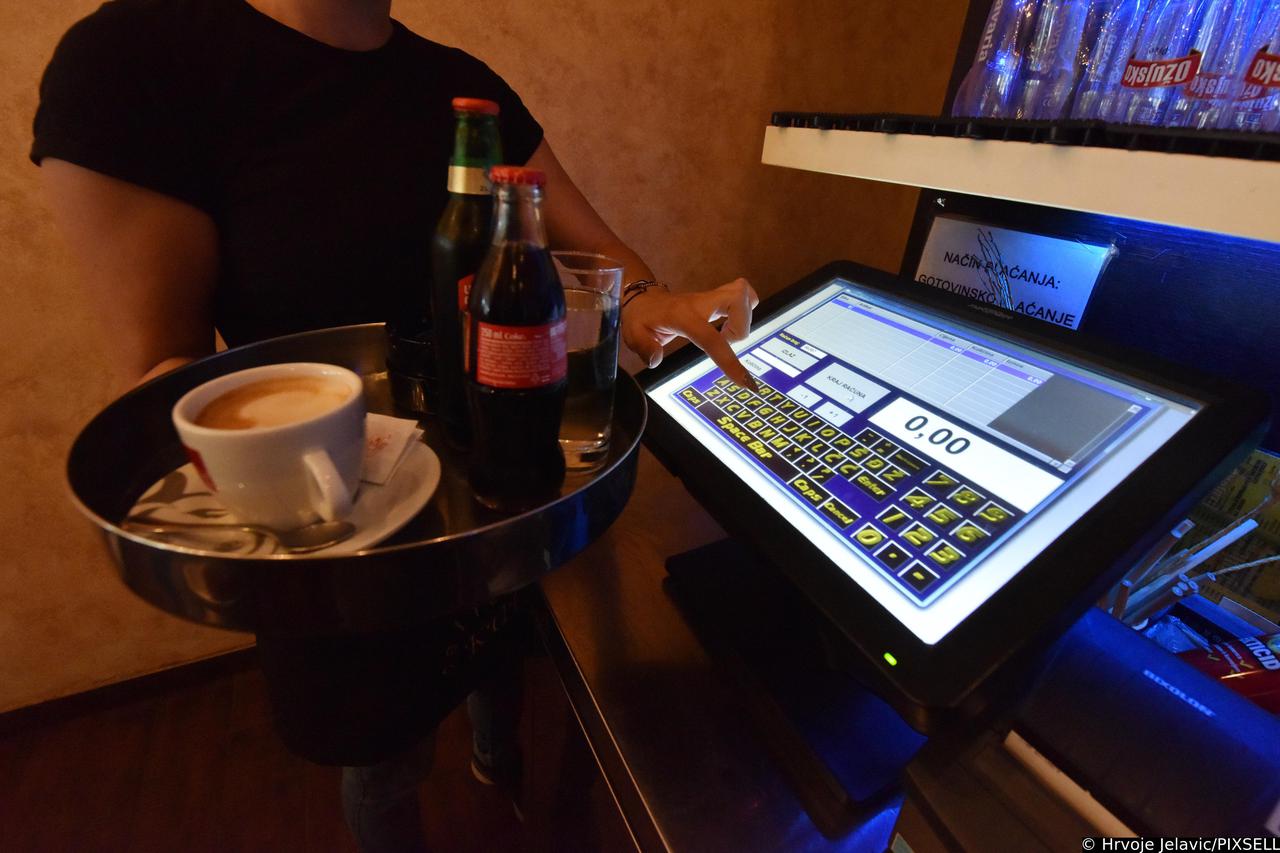 Fiskalna blagajana u kafiću