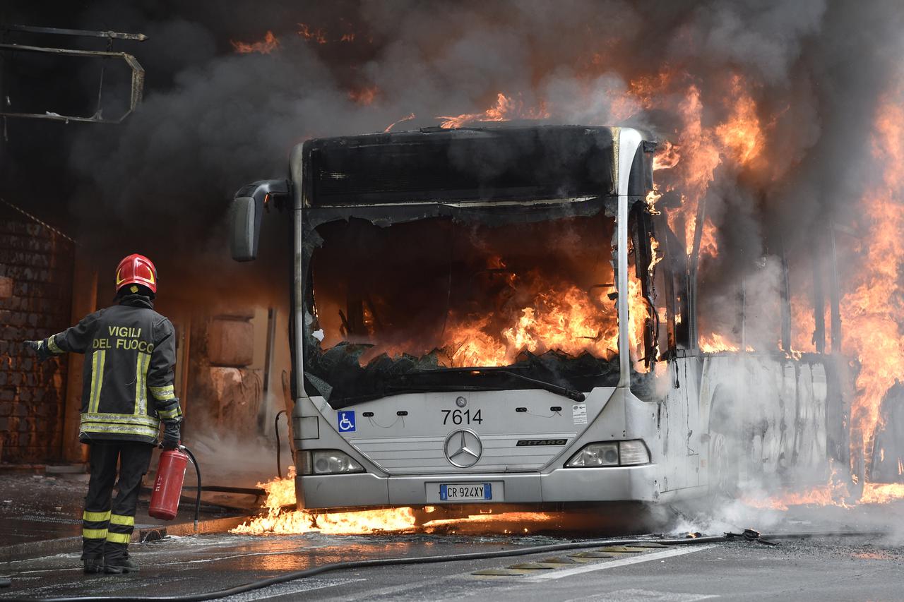 Požar autobusa u Rimu