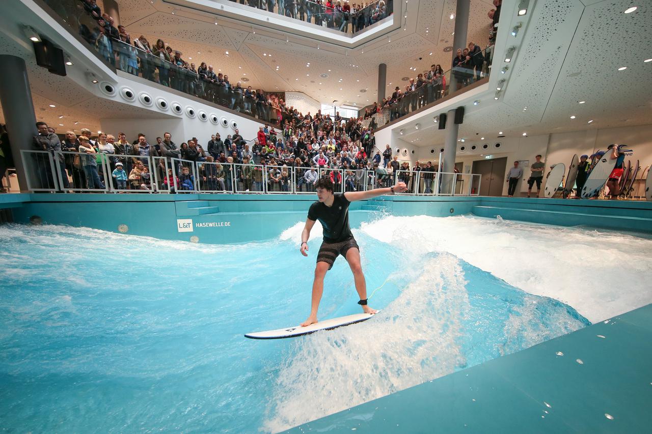 Surfanje u sportskom centru