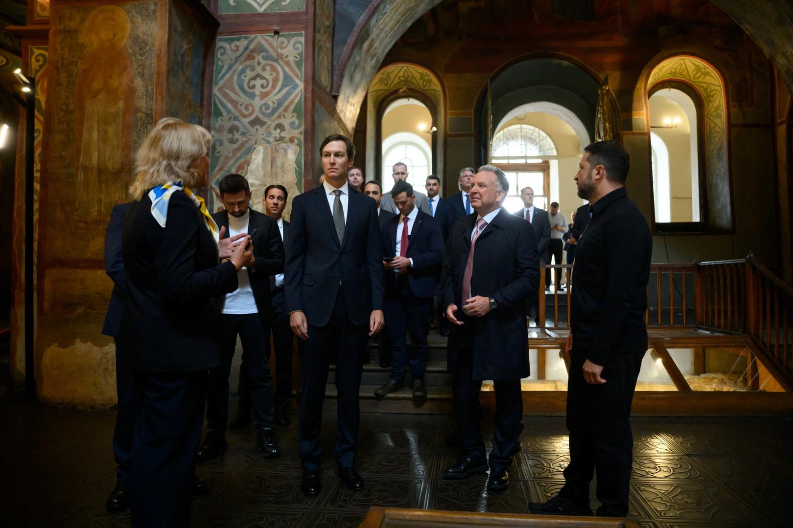 Putinov savjetnik Jurij Ušakov razgovore u Moskvi opisao je kao konstruktivne, otvorene i korisne te naveo da je američka strana predstavila niz ideja o mogućim načinima postizanja rješenja. Razgovaralo se i o potencijalnim gospodarskim projektima između SAD-a i Rusije.