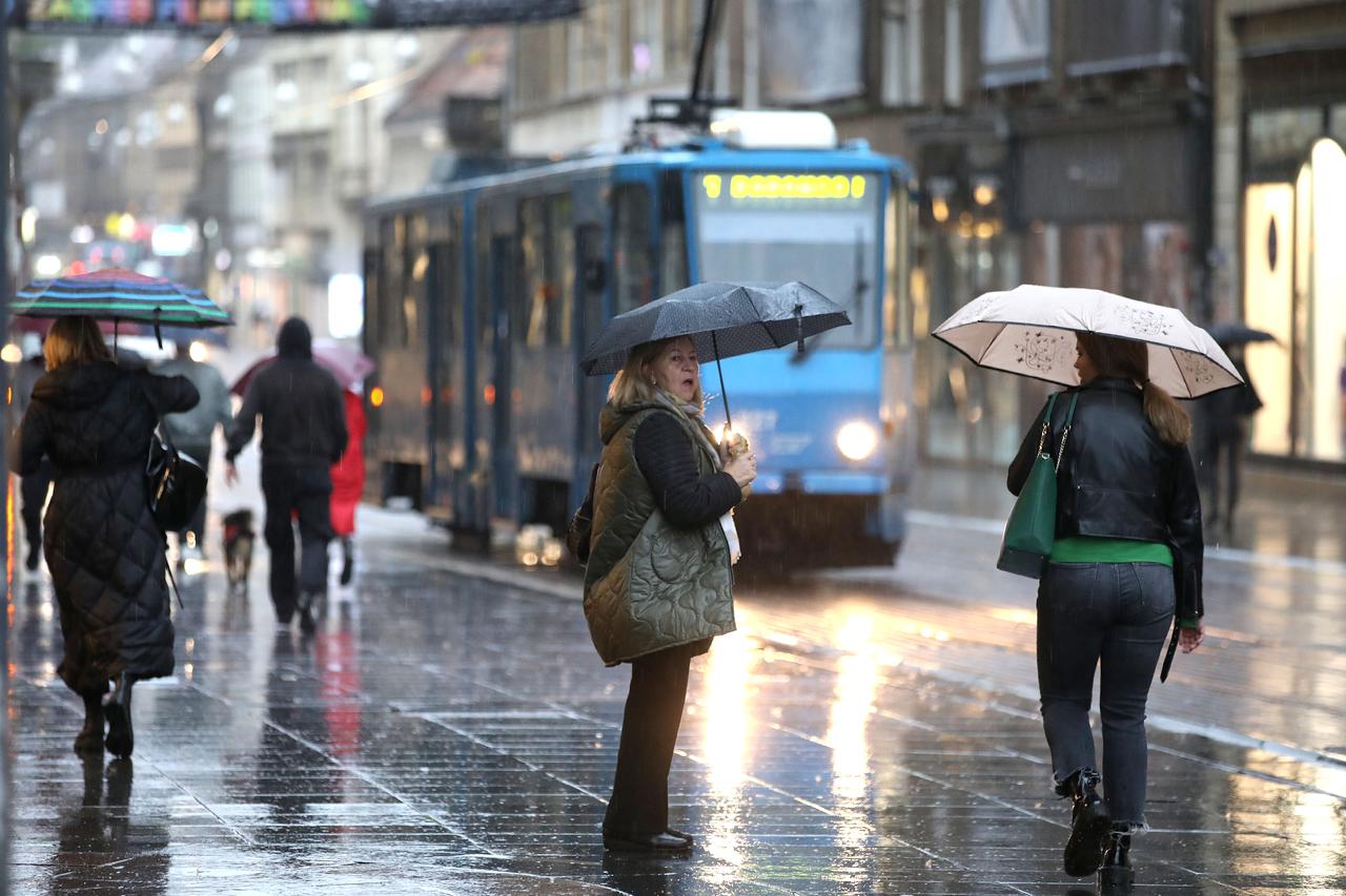 Zagreb: Kišno jutro u centru grada