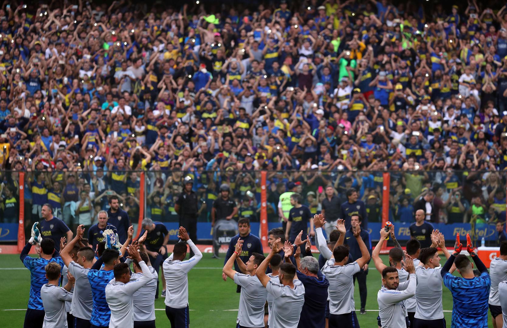 A uoči utakmice igrači Boca Juniors trenirali su pred svojim navijačima