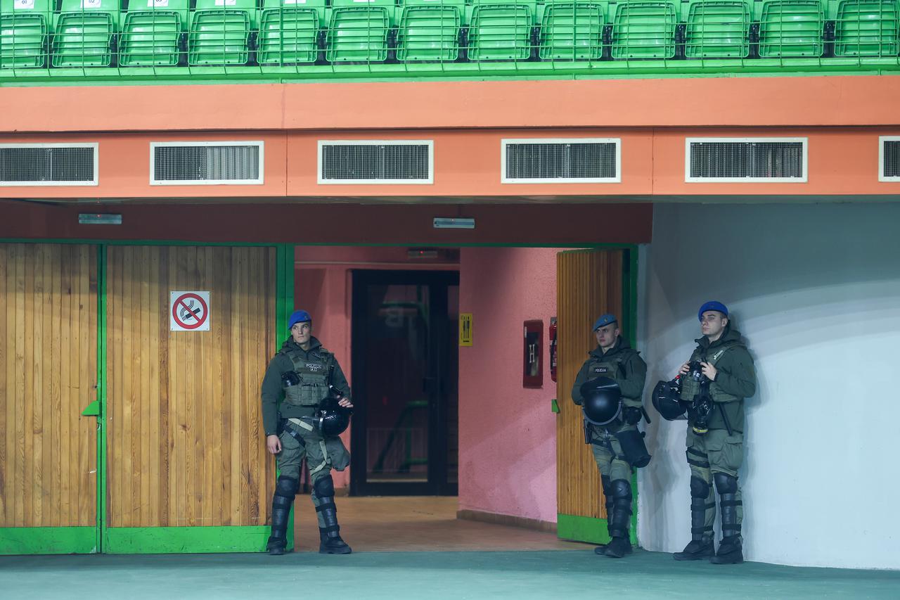 Sarajevo: Veliki broj policije i unutar dvorane gdje se igra Euroligaški meč između ekipa Dubai i Hapoel