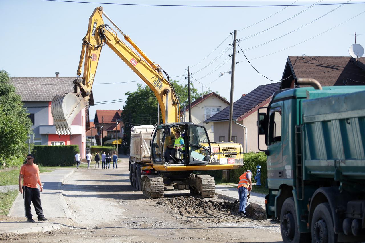 10.07.2015., Zagreb -  Radovi u Desprimskoj ulici u Brezovici. Photo: Petar Glebov/PIXSELL