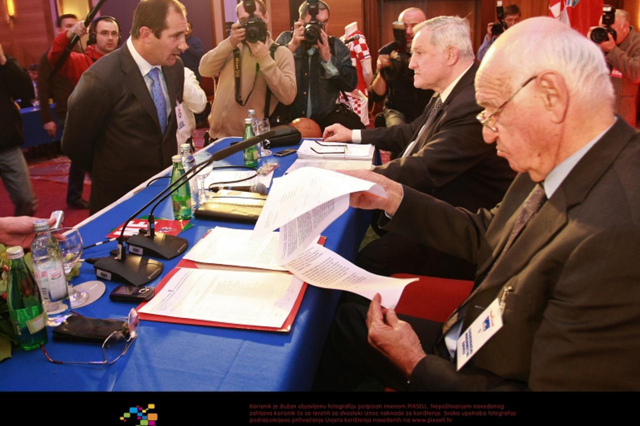 '17.12.2010., Zagreb - U hotelu Westin odrzava se Izborna skupstina Hrvatskog nogometnog saveza, na kojoj ce se vjerojatno doznati ime novog predsjednika krovne nogometne organizacije u nasoj zemlji. 