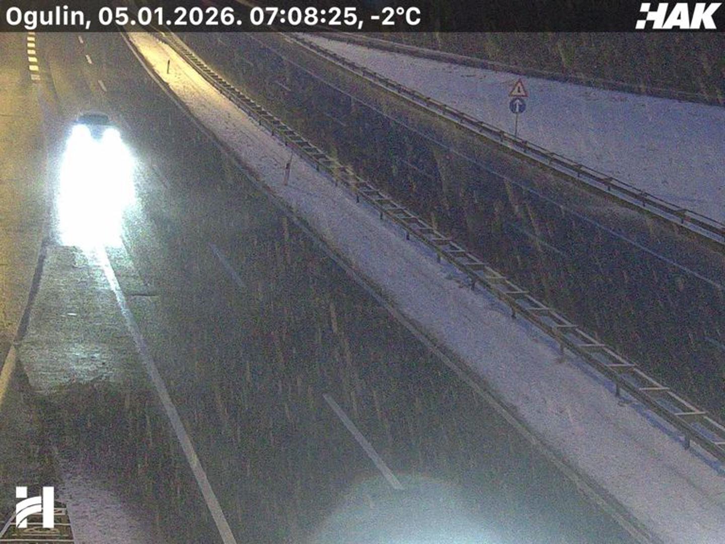 "Pozivamo vozače da brzinu i način vožnje prilagode uvjetima na cestama, održavaju sigurnosni razmak između vozila i ne kreću na put bez propisne zimske opreme."