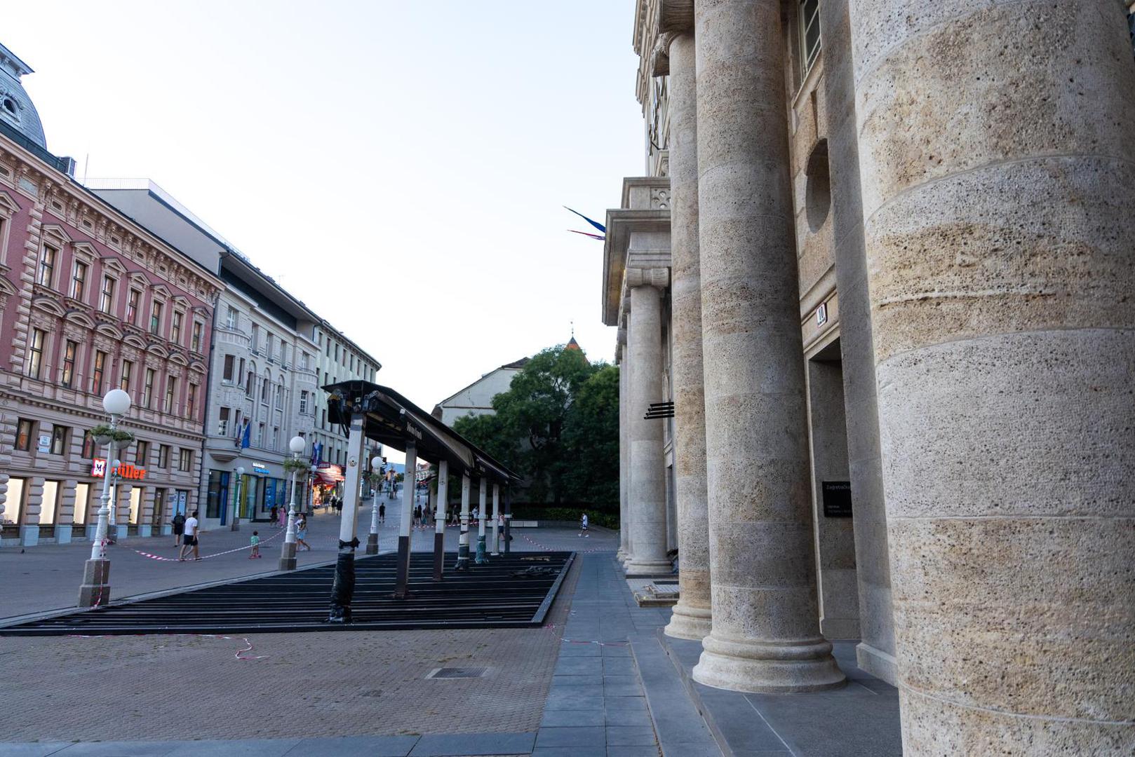 Završena je obnova pročelja Gradske štedionice na Trgu bana Jelačića. 