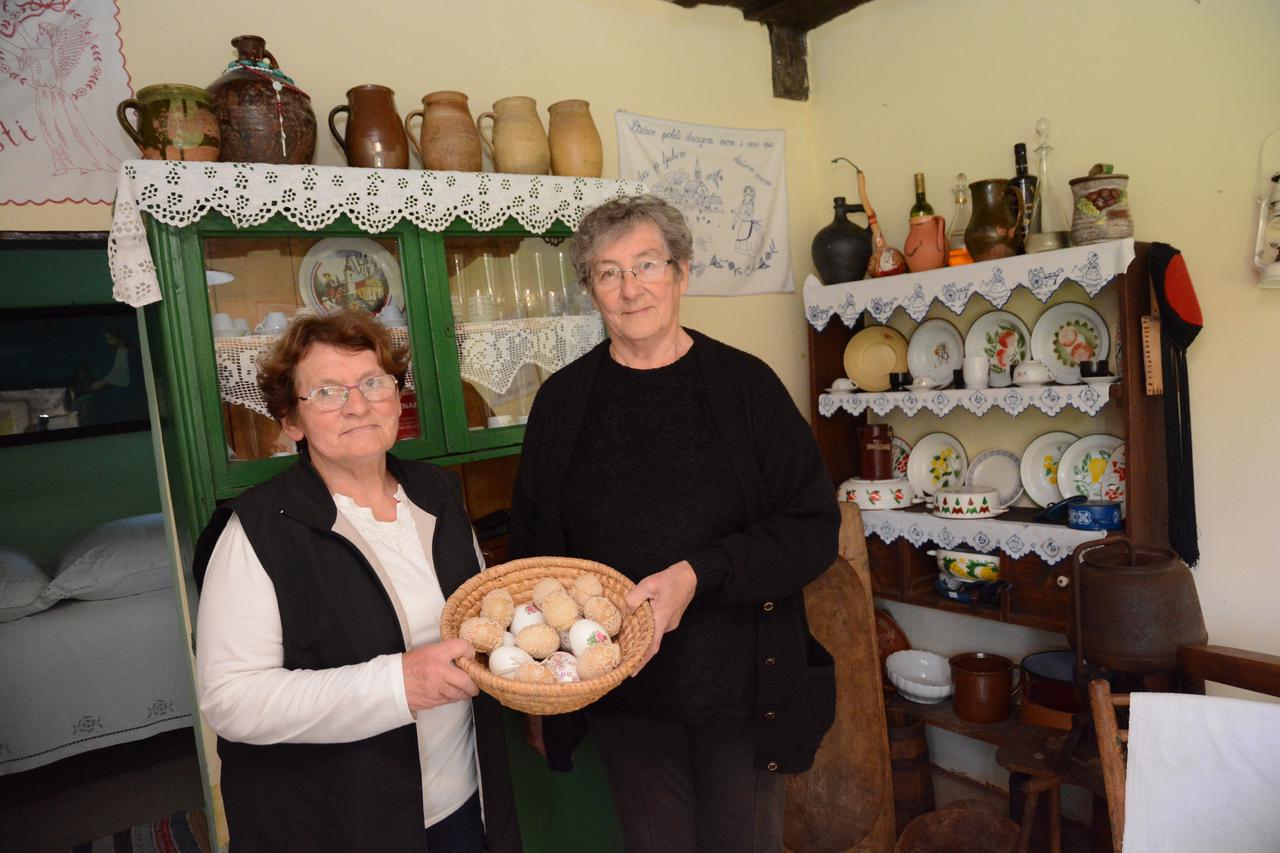 Šemovci: Katica Španiček i Marica Počepan u etno kući