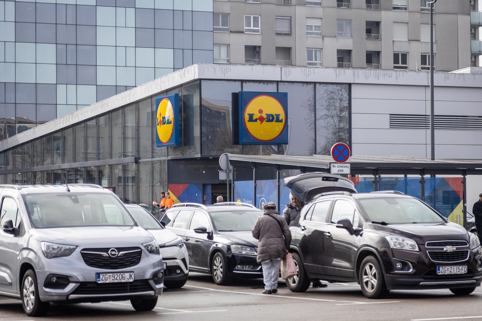Na stranici Halo, inspektore koja je inicijator bojkota pozvali su pratitelje da se i ovaj petak suzdrže od kupnje. "Za one koji nisu vidjeli prethodne objave - podsjećamo: u petak, 28.2.2025. još jednom bojkotiramo kupovinu u fizičkom i online obliku", napisali su jučer
