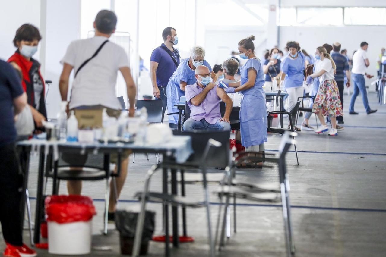 Zagreb: Masovno cijepljenje protiv koronavirusa na Velesajmu