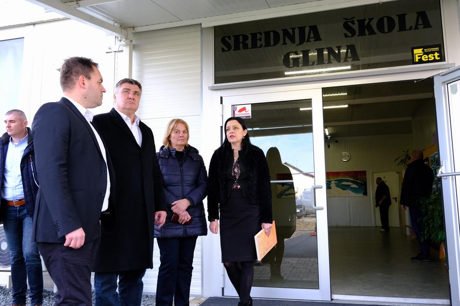 Predsjednik Milanović obišao je centar Gline i prostore Gradske uprave smještene u kontejnerima