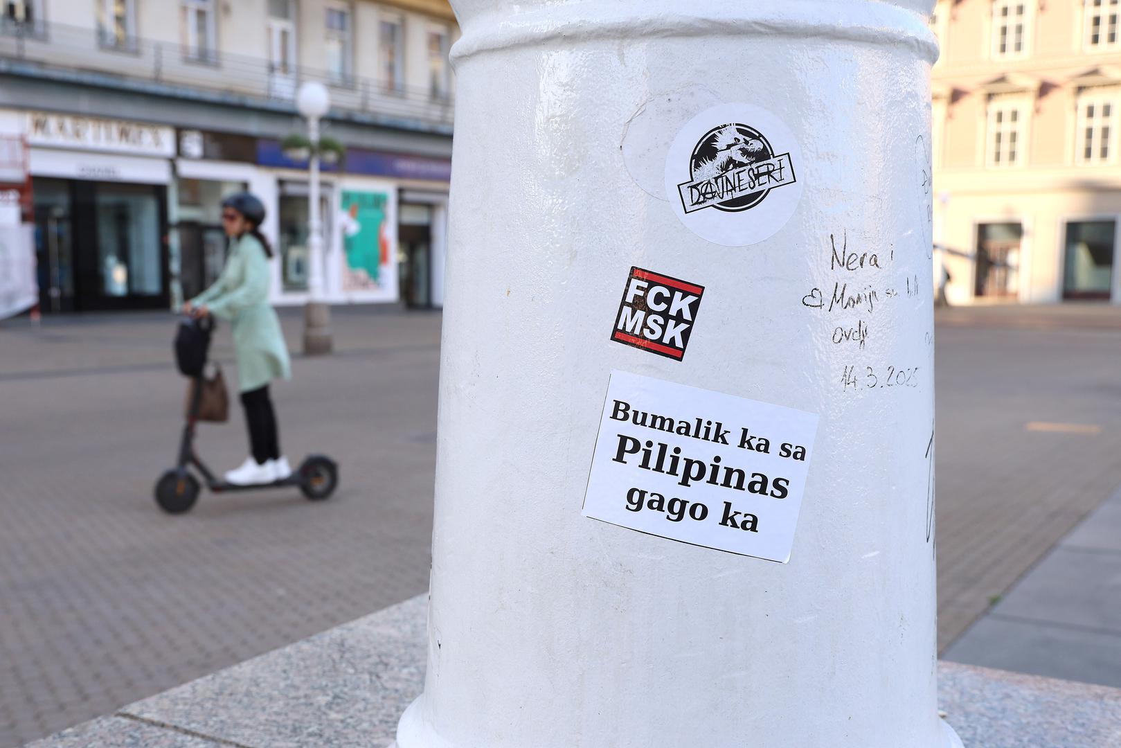 Za sada nije poznato tko je naljepnice izradio, niti tko ih je zalijepio. 