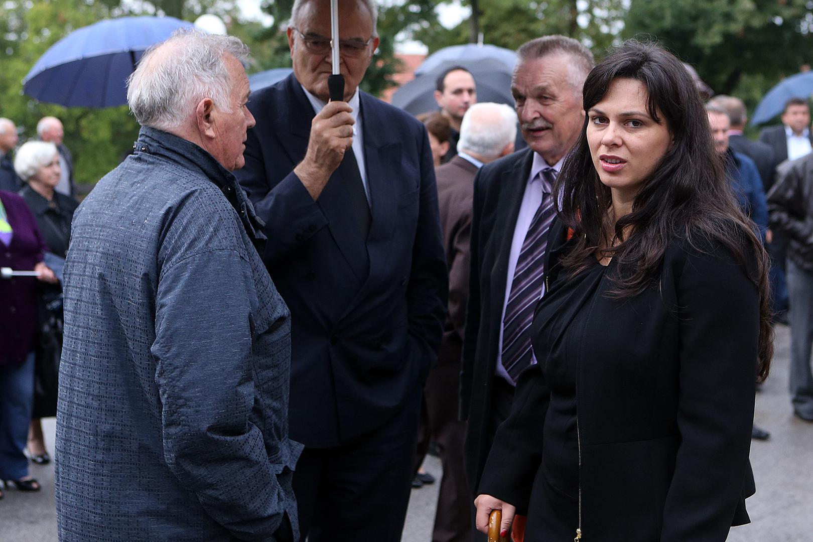 Nakon što je neko vrijeme živjela u Gospiću stigla je u Zagreb gdje se aktivno počela baviti sportom. 