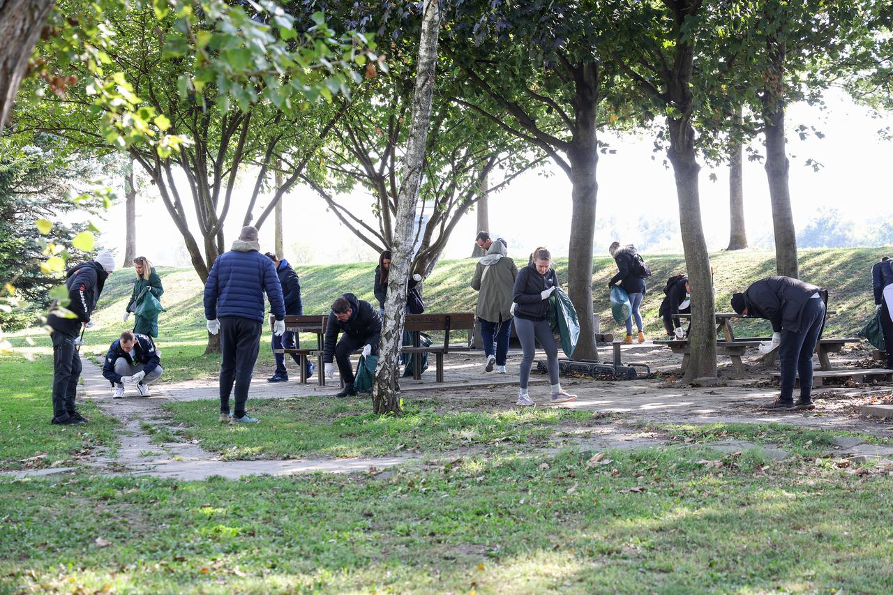 Zagreb: Čišćenje smeća na Prisavlju za Rezoluciju Zemlja