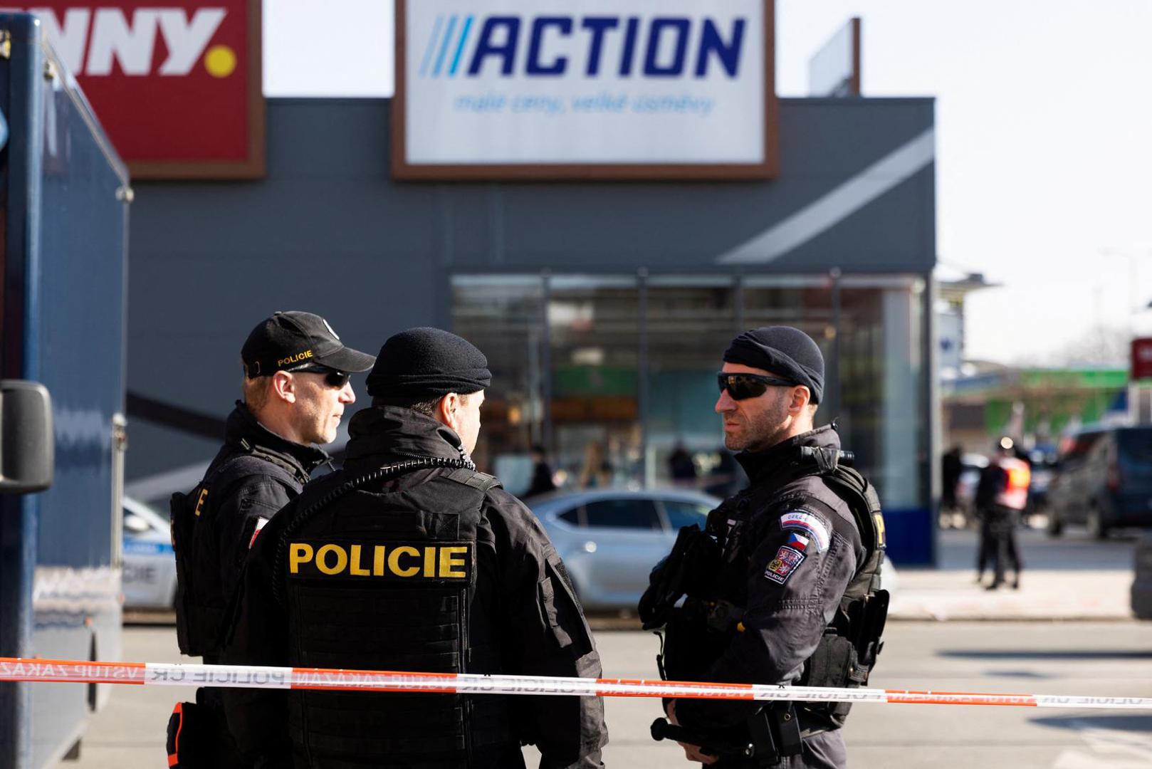 Police officers stand guard in a shopping area at the site where two women have died in a knife attack in Hradec Kralove, Czech Republic, February 20, 2025. REUTERS/Eva Korinkova Photo: EVA KORINKOVA/REUTERS