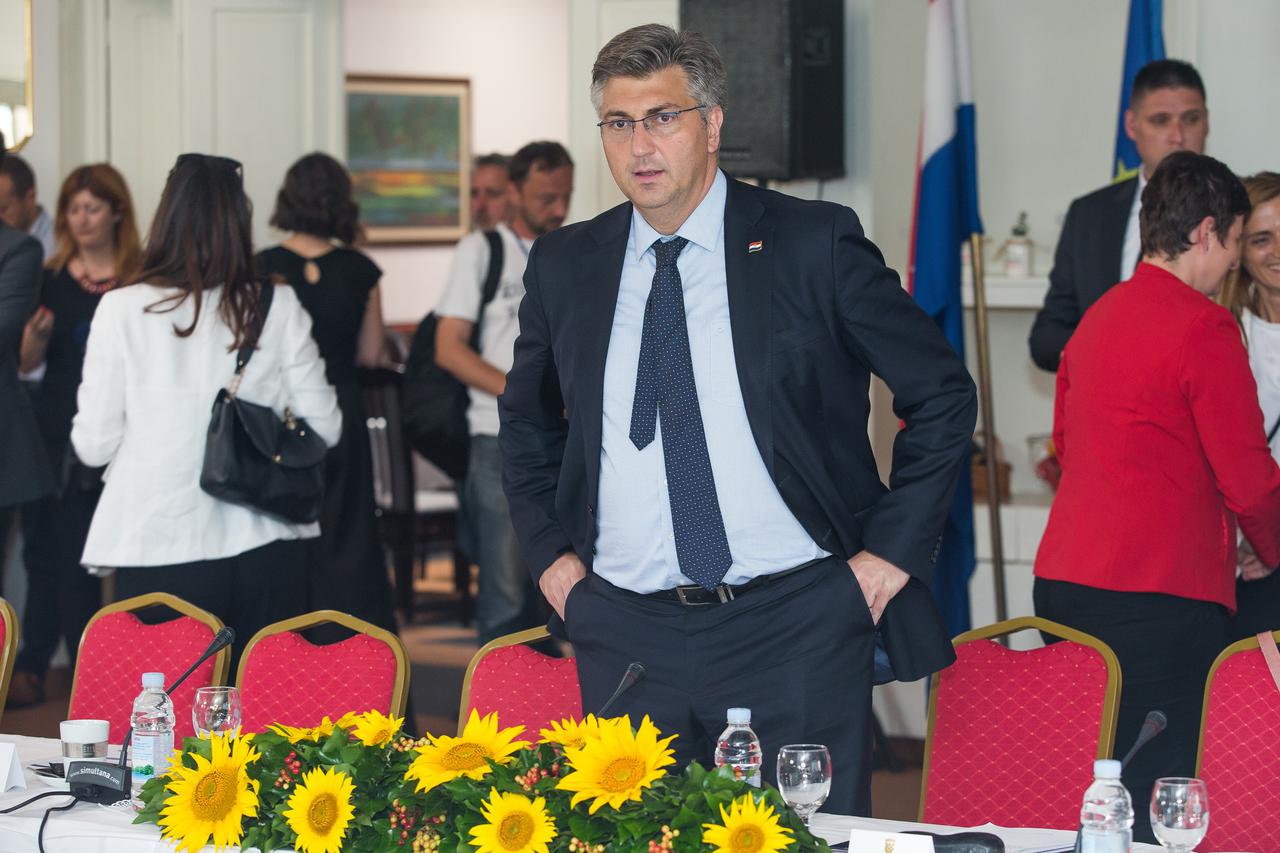 Vinkovci: Premijer i članovi Vlade na 5. sjednici Savjeta za Slavoniju, Baranju i Srijem