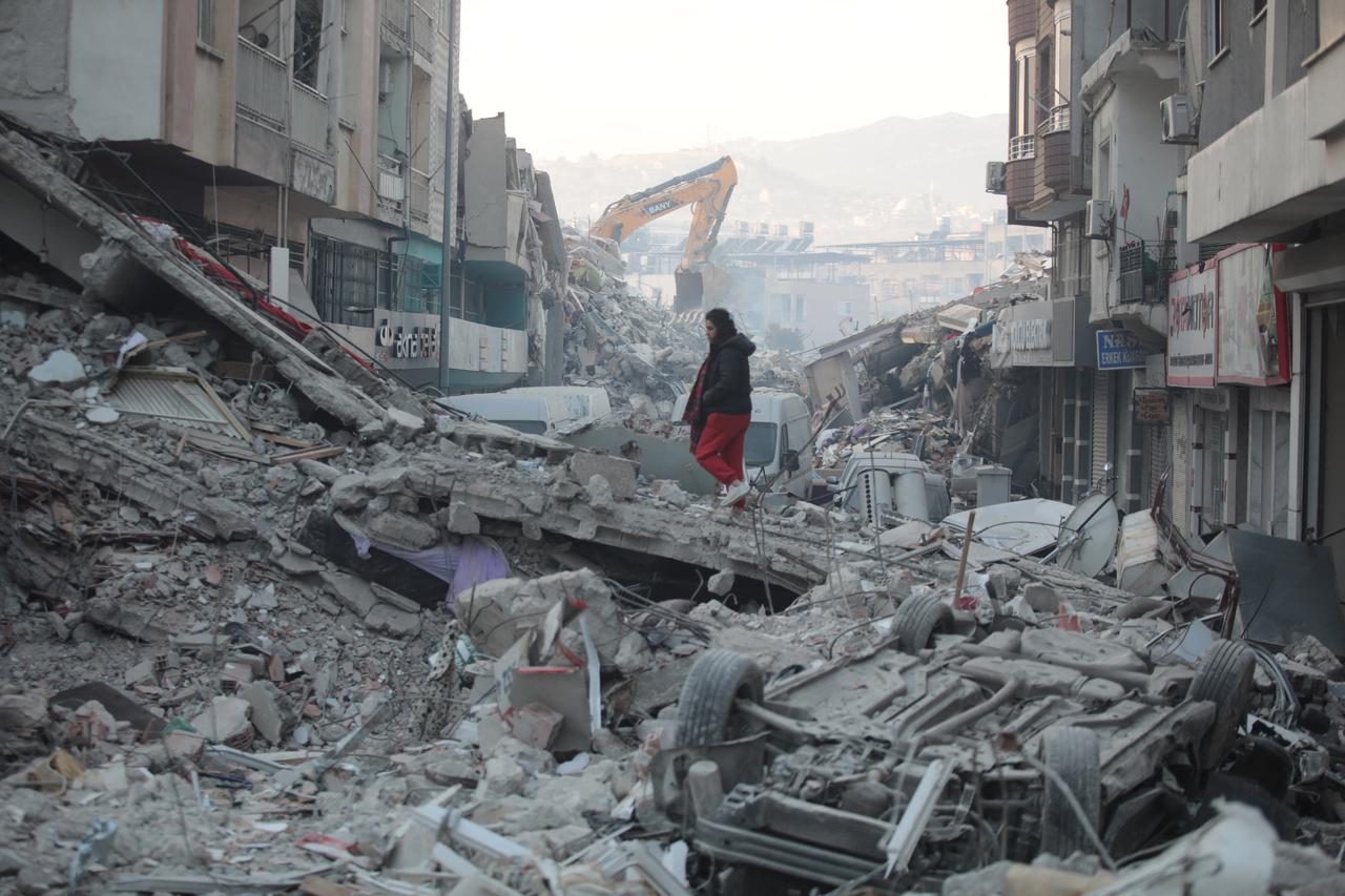 Quake Death Toll Crosses 21,000 - Turkey