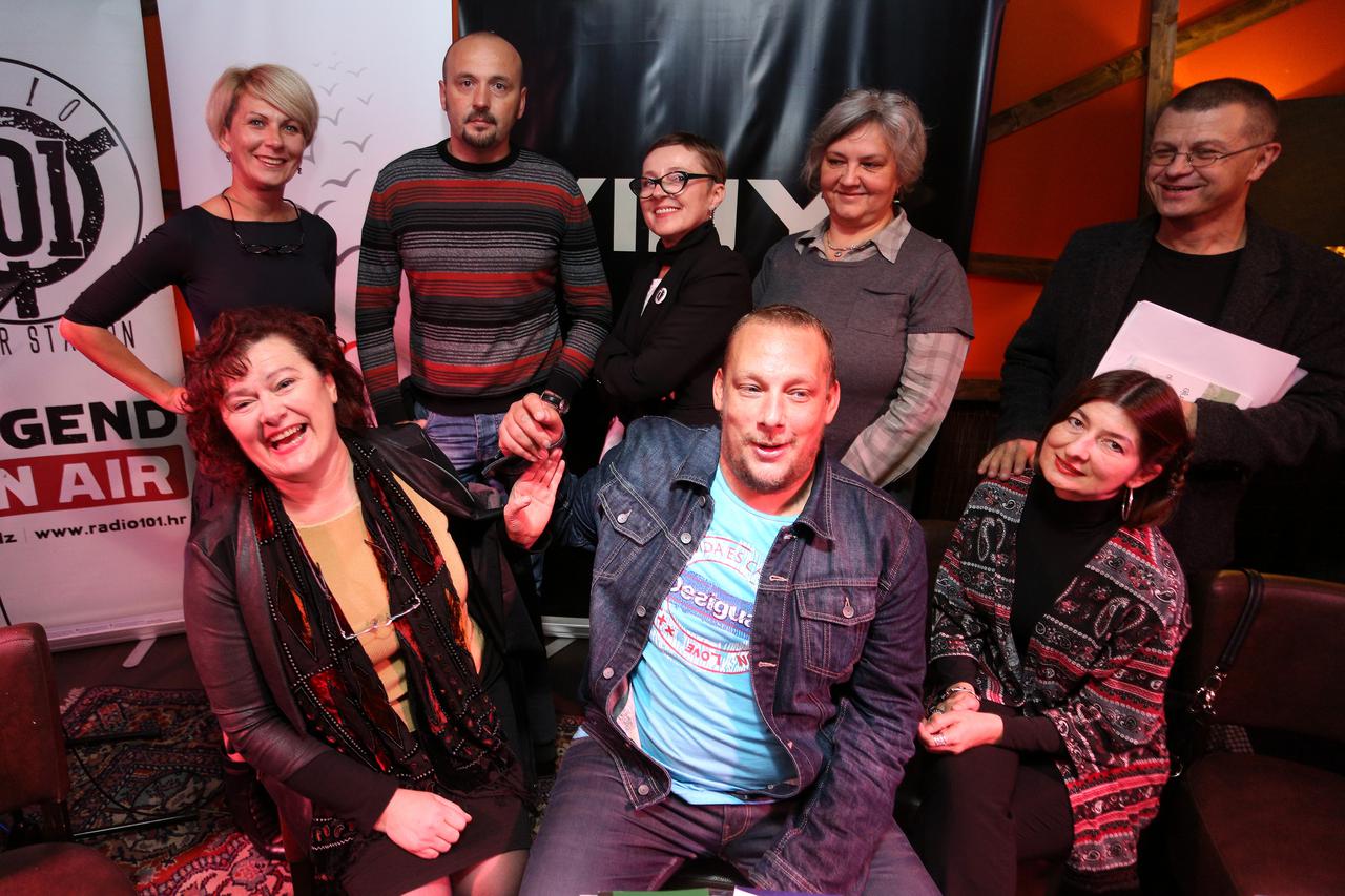 U Vinyl baru odrzano druzenje s pjesnicima Poezija to go