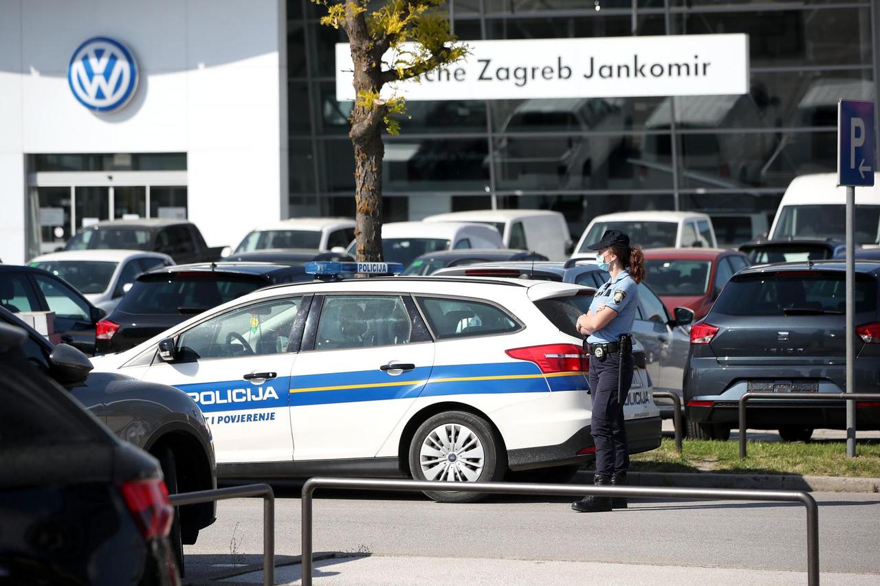 Zagreb: Policija deaktivirala bombu na automobilu