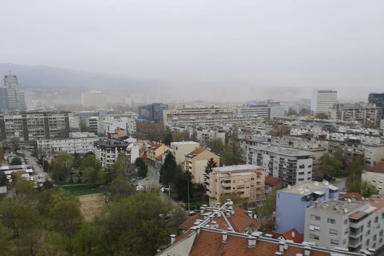 Zagreb - Oblak prašine nakon potresa