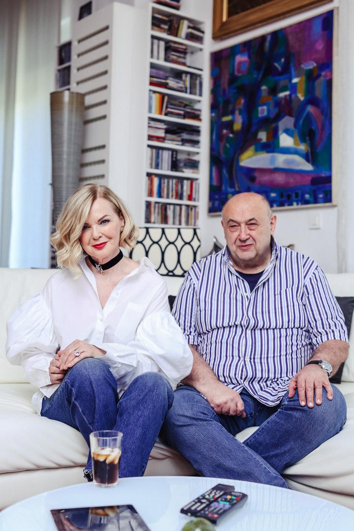 Iako ih mnogi povezuju s brojnim poznatim sudskim procesima, svoj privatni život uglavnom nastoje zadržati daleko od očiju javnosti. Njihova ljubavna priča počela je 2002. godine, no zanimljivo je da su se upoznali puno ranije, još dva desetljeća prije nego je njihov odnos prerastao u vezu. 