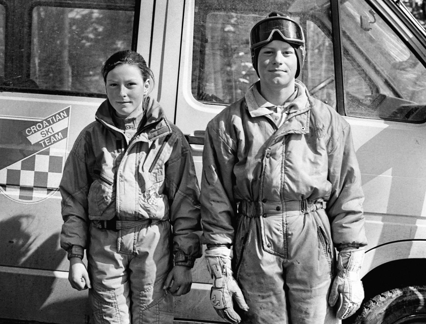 Još ranih devedesetih krenuo je skijati u sportskoj obitelji, sestra Janica i on pod roditeljskim su (ali i trenerskim) vodstvom Ante Kostelića krenuli u pohod na svjetski vrh