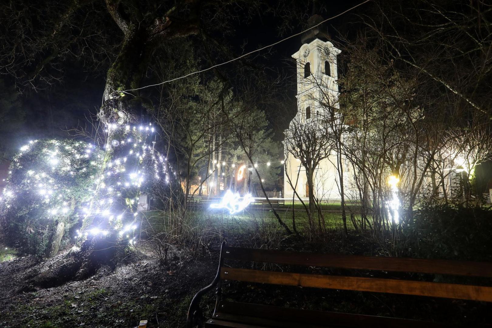 31.12.2020., Petrinja - Obilazak stanovnika Petrinje u novogodisnjoj noci. Photo: Marin Tironi/PIXSELL