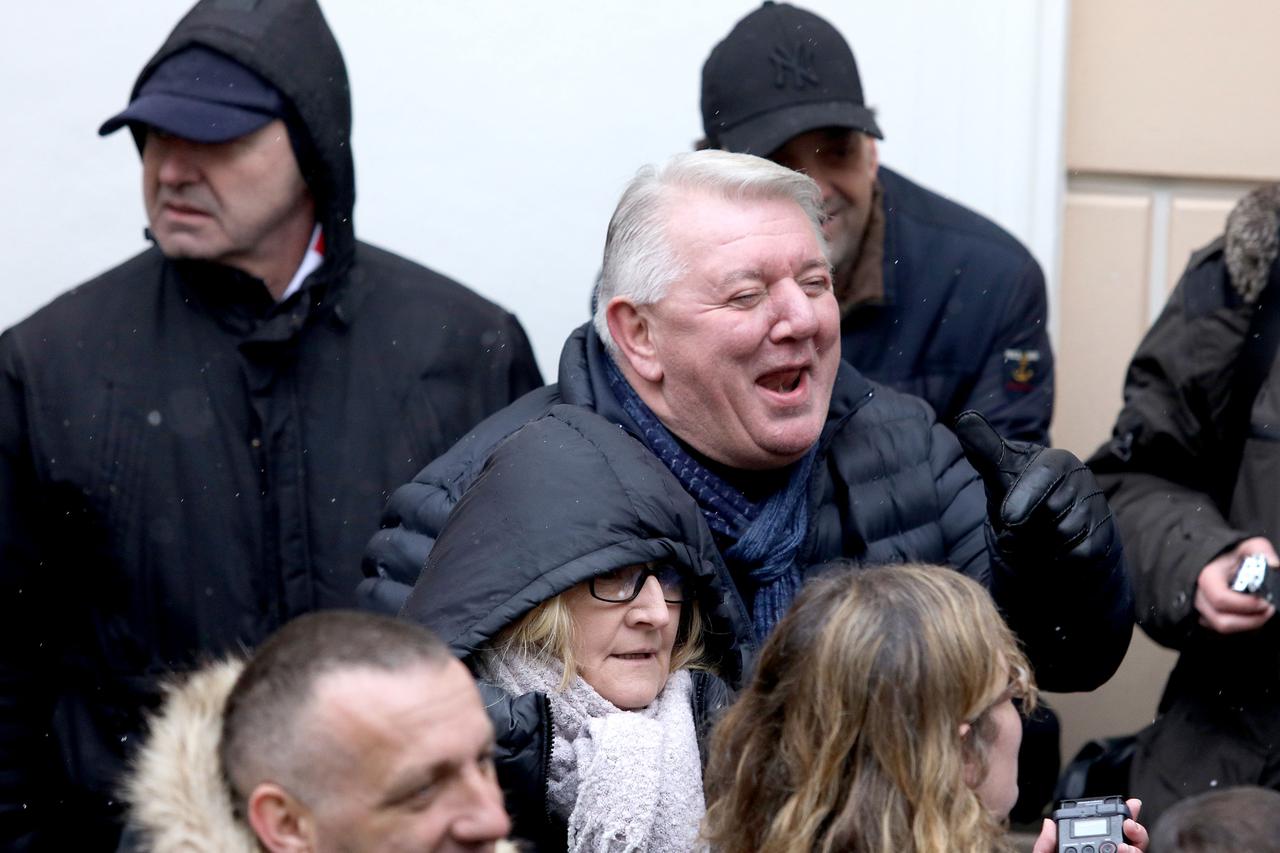 Prosvjednici zbog Vučićeva dolaska stigli do Kamenitih vrata, dalje ne mogu