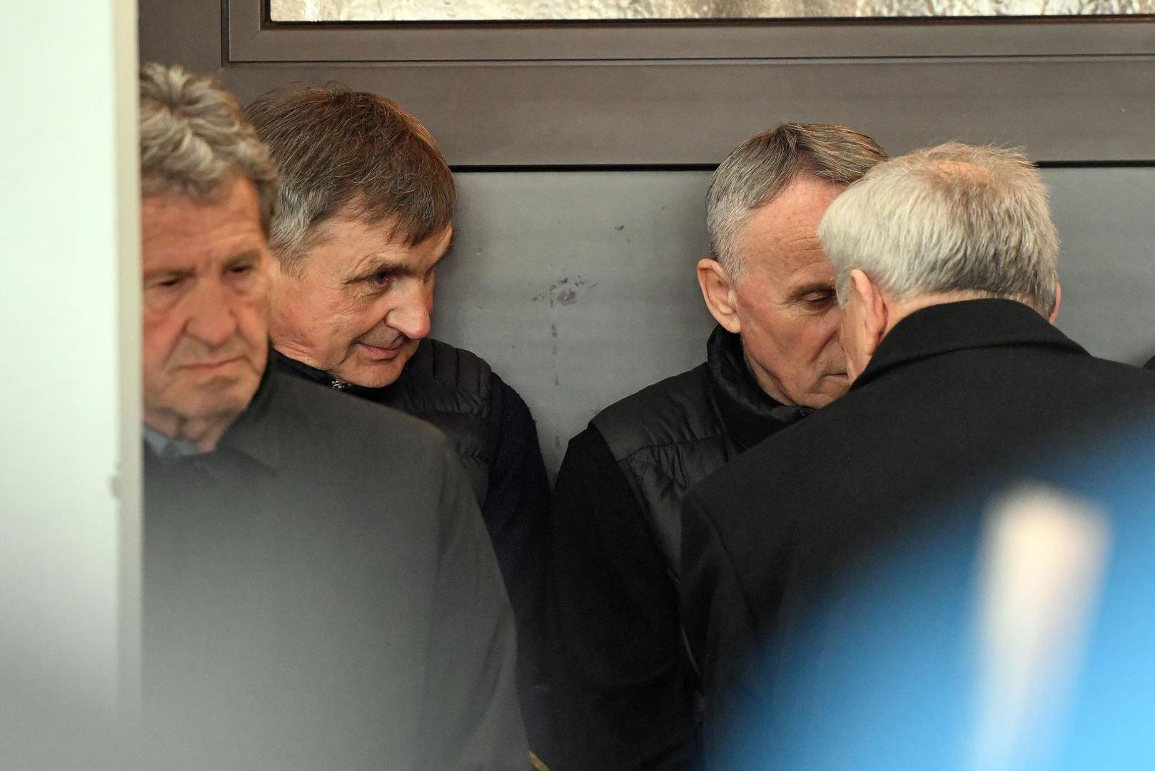Na sprovod su došli i Zorislav Srebrić, Marko Mlinarić te Fahrija Dautbegović.